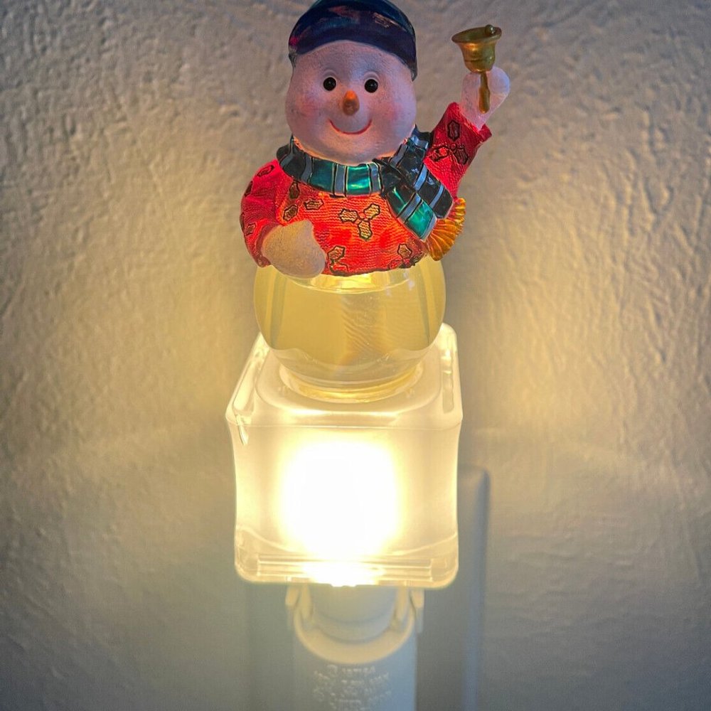 Christmas Snowman Snow Globe Night Light Glittery Morphing Plug-in Winter